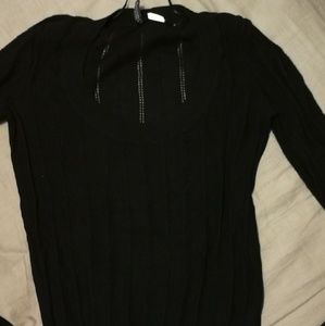 🍎Black sweater 🍎 is 5 for $10